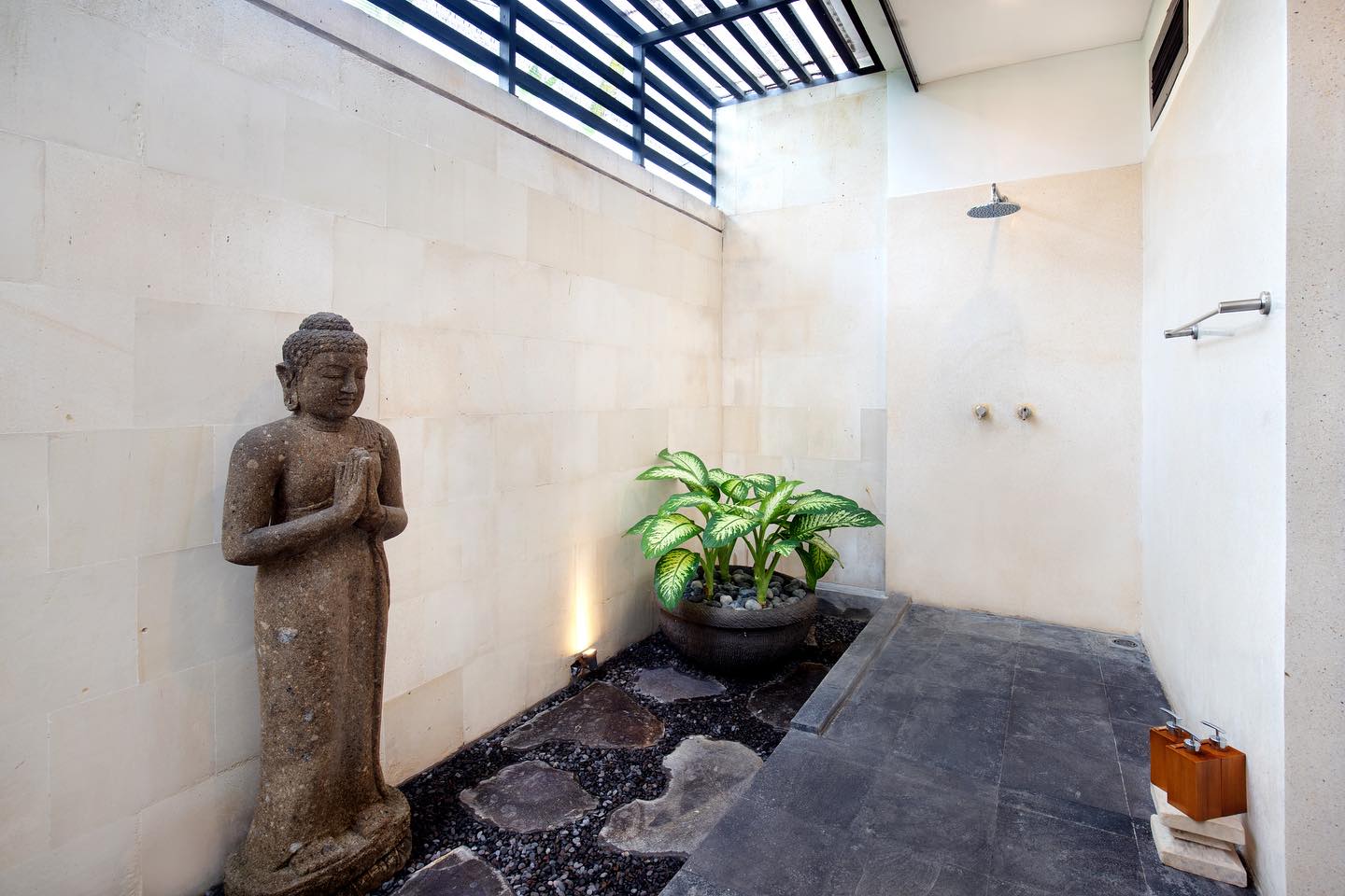 TROPICAL 3 BEDROOM VILLA FOR YEARLY RENTAL3
